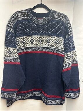 Traditional Norwegian Sweater. 
Nordic-Style Navy Crewneck 100% pure new wool